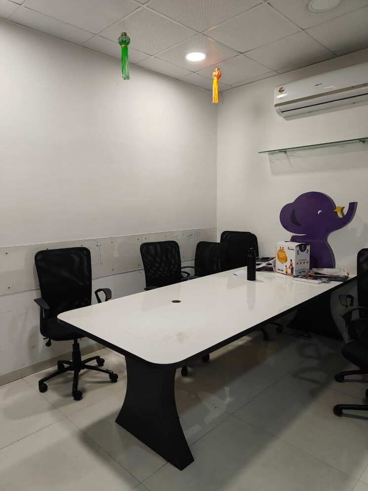 Team Area, western express highway Commercial Office Space 100 Sq.Ft. In Western Express Highway Mumbai 9797103