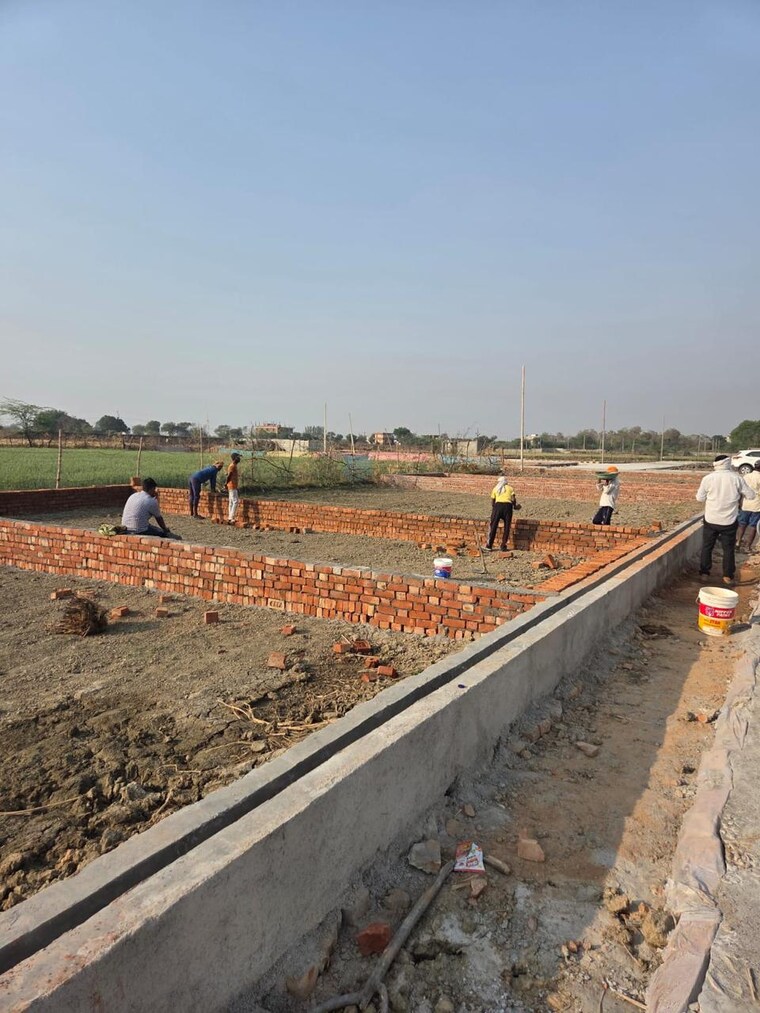 undefined, jail road  1000 Sq.Ft. Plot In Jail Road Lucknow 9797220