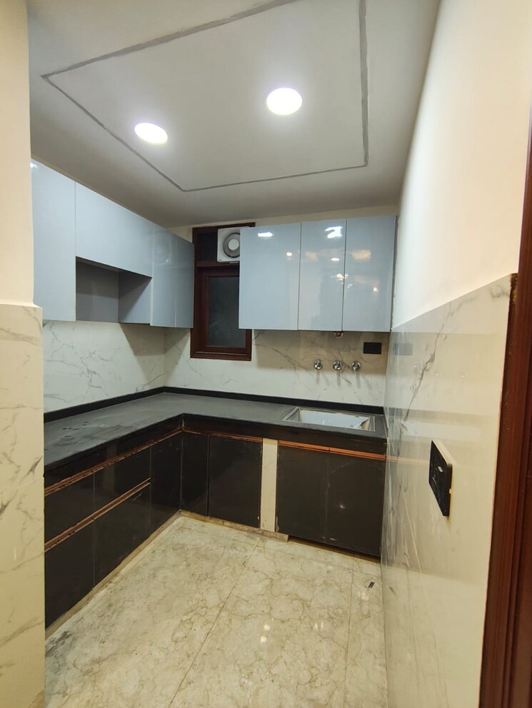 Kitchen, govindpuri 3 Bedroom 100 Sq.Yd. Builder Floor In Govindpuri Delhi 9797316