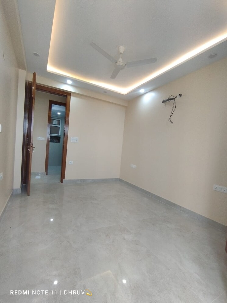Room, sector 11 dwarka 4 Bedroom 2000 Sq.Ft. Apartment In Sector 11 Dwarka Delhi 9797480