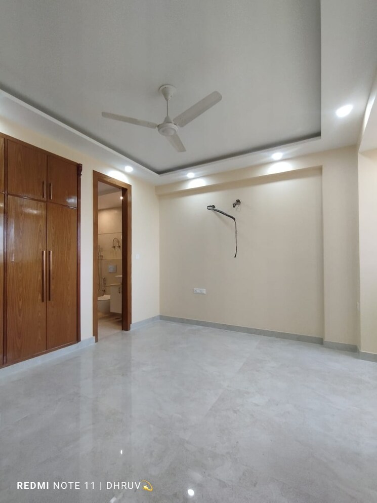 Room, sector 11 dwarka 4 Bedroom 2000 Sq.Ft. Apartment In Sector 11 Dwarka Delhi 9797480