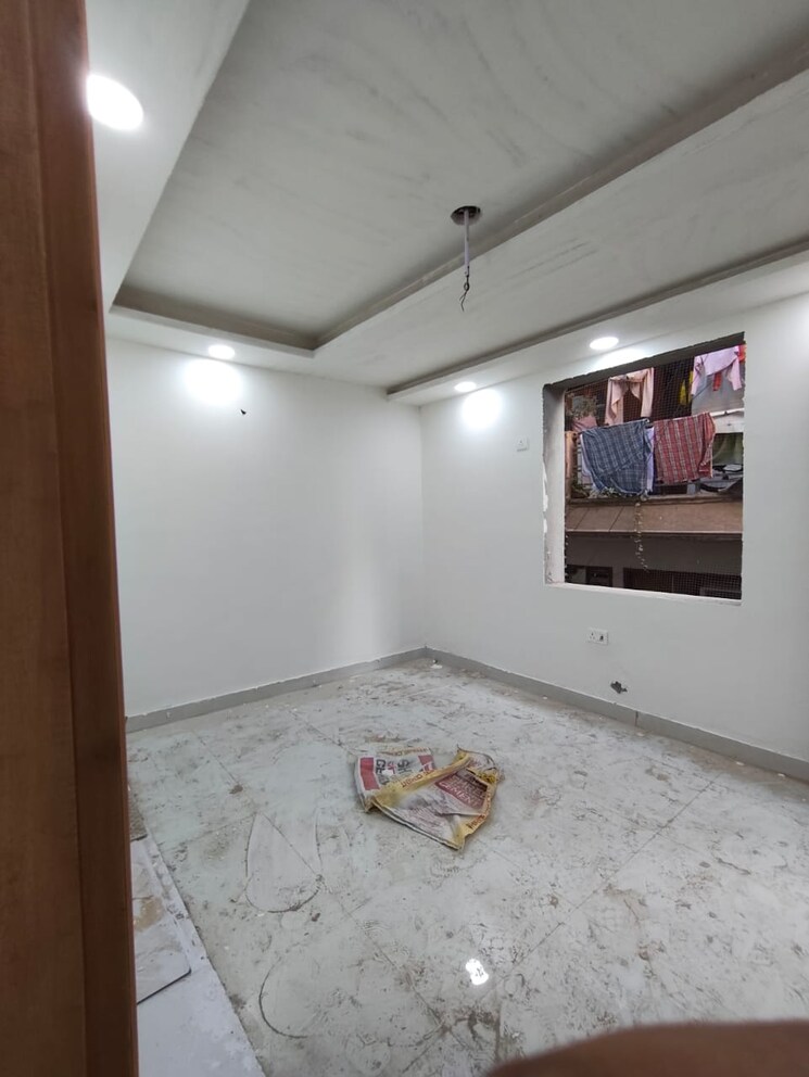 Room, govindpuri 3 Bedroom 100 Sq.Yd. Builder Floor In Govindpuri Delhi 9797487
