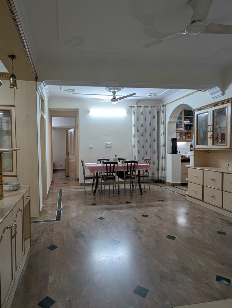 Room, sector 18a dwarka 3 Bedroom 1400 Sq.Ft. Apartment In Sector 18a Dwarka Delhi 9797807