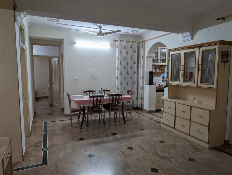 Room, sector 18a dwarka 3 Bedroom 1400 Sq.Ft. Apartment In Sector 18a Dwarka Delhi 9797807