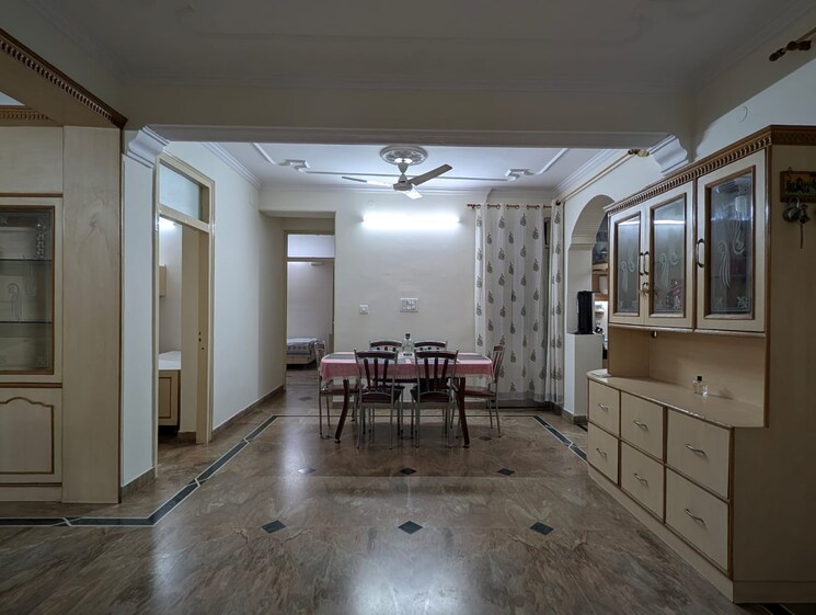 Room, sector 18a dwarka 3 Bedroom 1400 Sq.Ft. Apartment In Sector 18a Dwarka Delhi 9797807