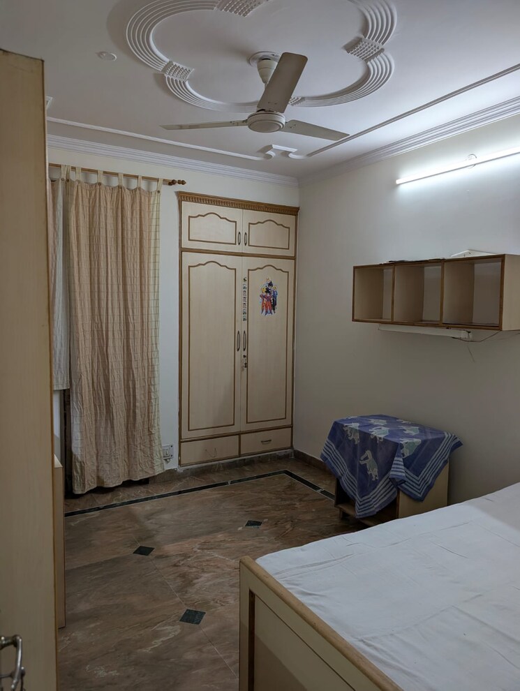 Room, sector 18a dwarka 3 Bedroom 1400 Sq.Ft. Apartment In Sector 18a Dwarka Delhi 9797807