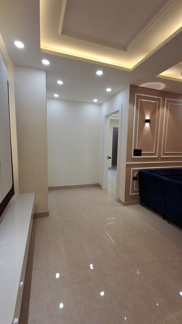 Room, sector 85 3 Bedroom 250 Sq.Yd. Builder Floor In Sector 85 Faridabad 9798044