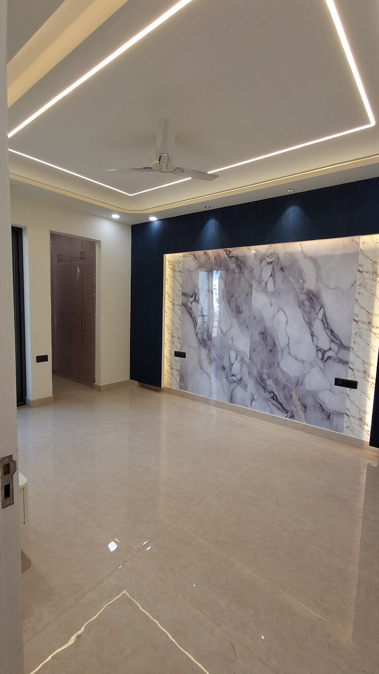 Room, sector 85 3 Bedroom 250 Sq.Yd. Builder Floor In Sector 85 Faridabad 9798044