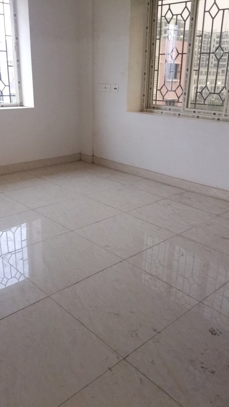 Room, sristi-plaza 3 Bedroom 1230 Sq.Ft. Apartment In Chinar Park Kolkata 9799502