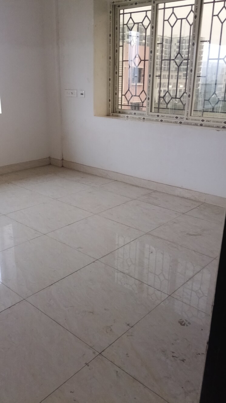 Room, sristi-plaza 3 Bedroom 1230 Sq.Ft. Apartment In Chinar Park Kolkata 9799502