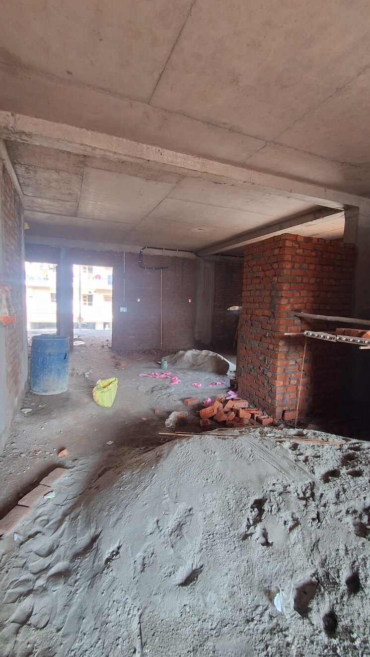 Room, sector 85 4 Bedroom 334 Sq.Yd. Builder Floor In Sector 85 Faridabad 9799566