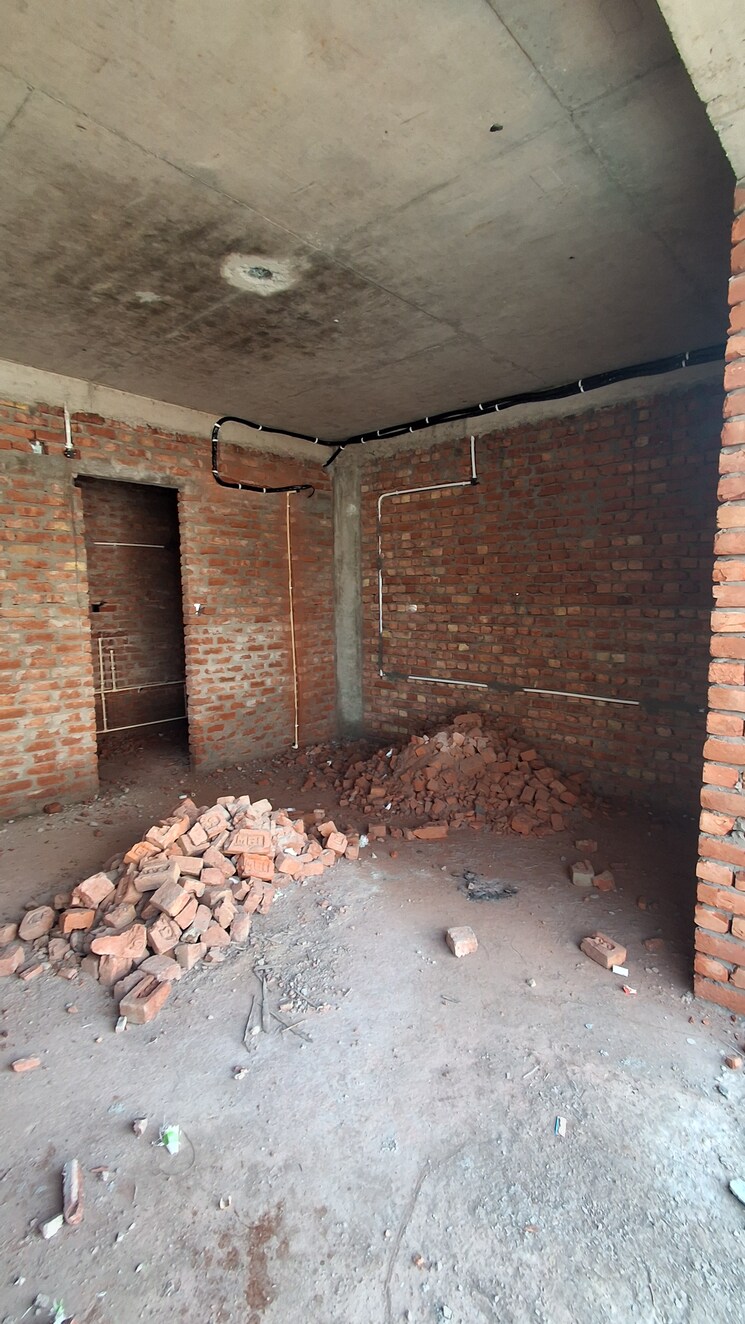 Room, sector 85 4 Bedroom 334 Sq.Yd. Builder Floor In Sector 85 Faridabad 9799566