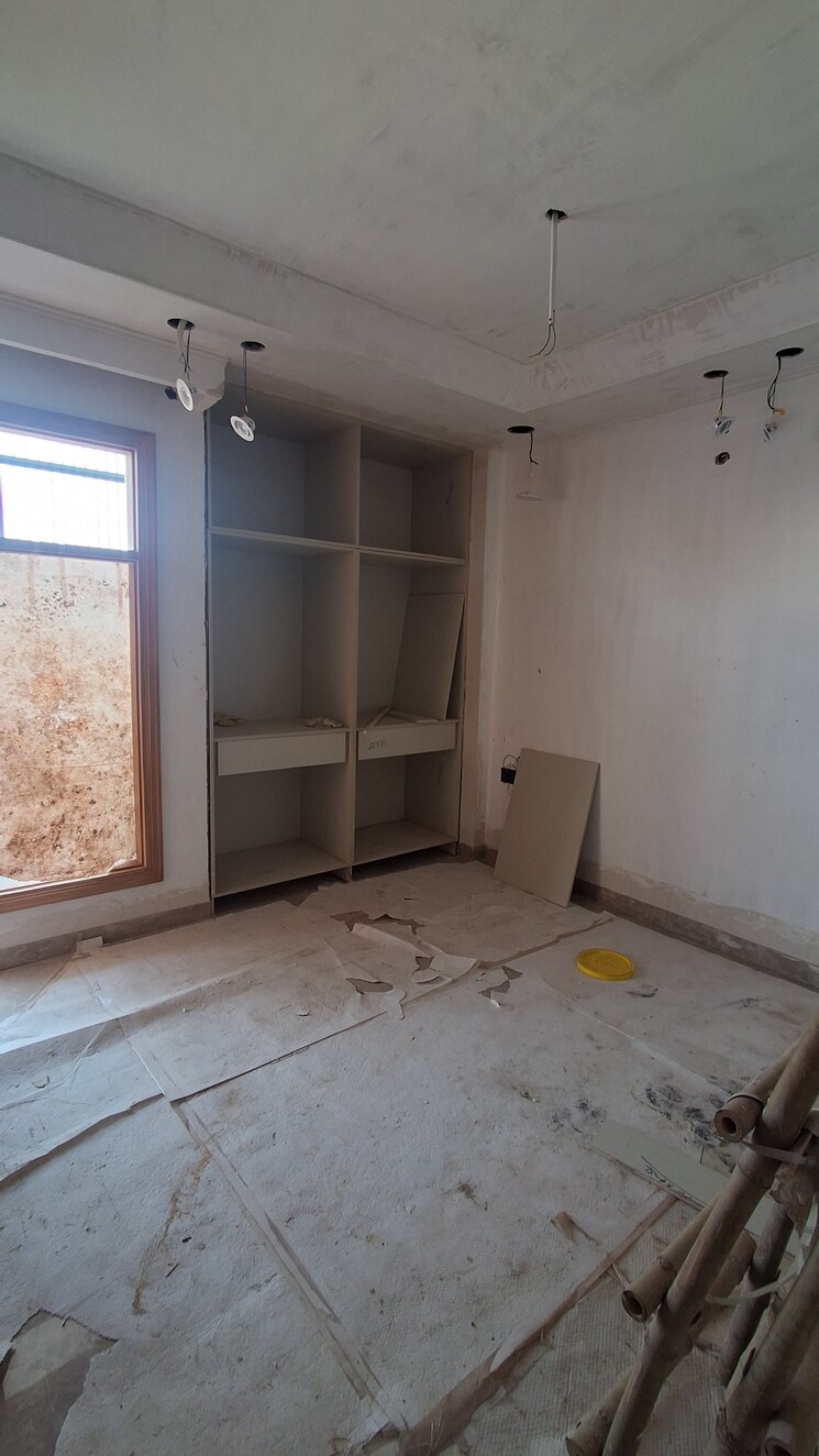 Room, sector 85 3 Bedroom 234 Sq.Yd. Builder Floor In Sector 85 Faridabad 9799612