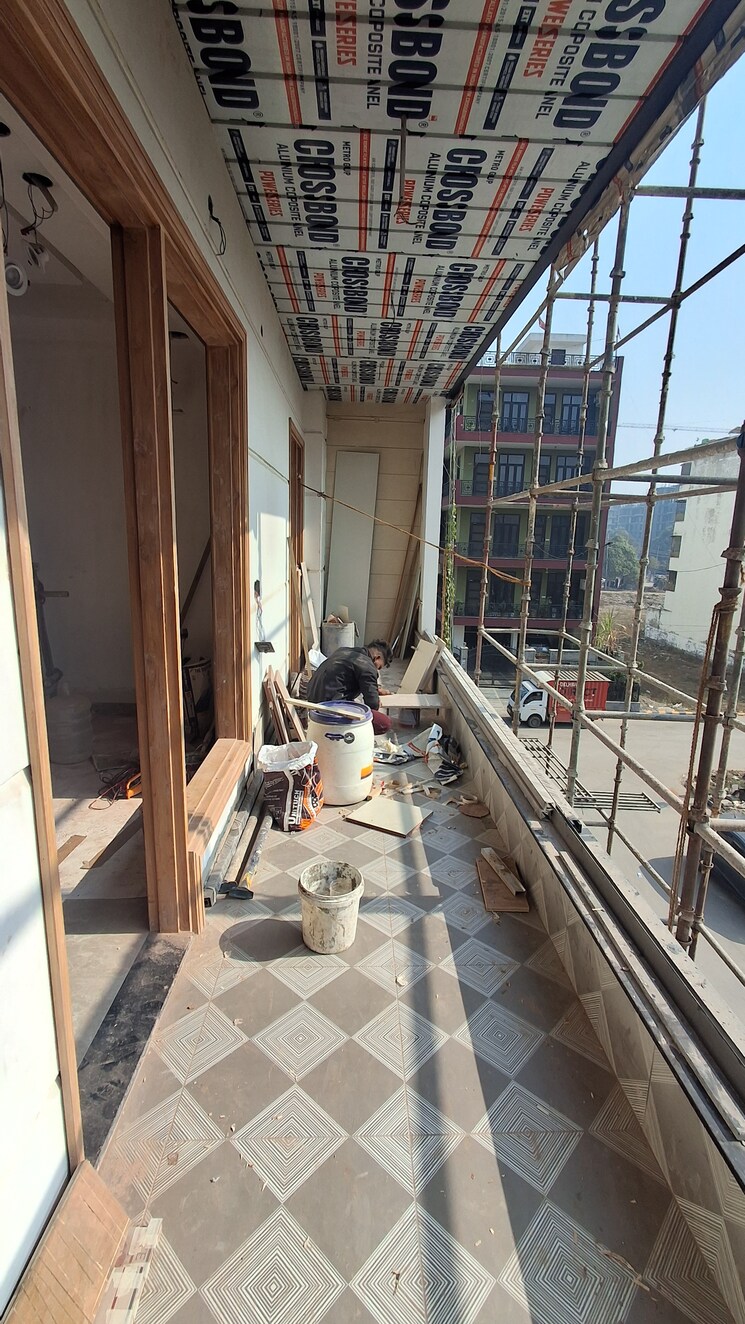 Balcony, sector 85 3 Bedroom 234 Sq.Yd. Builder Floor In Sector 85 Faridabad 9799612