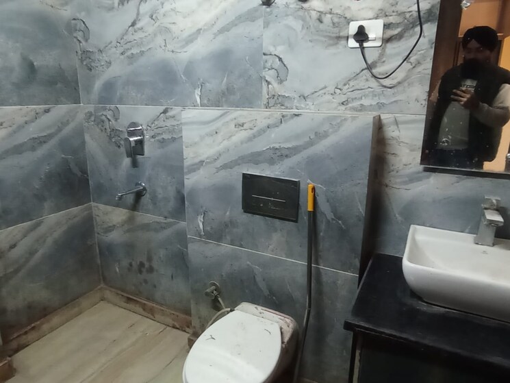 Bathroom, west patel nagar 2 Bedroom 1000 Sq.Ft. Builder Floor In West Patel Nagar Delhi 9799649