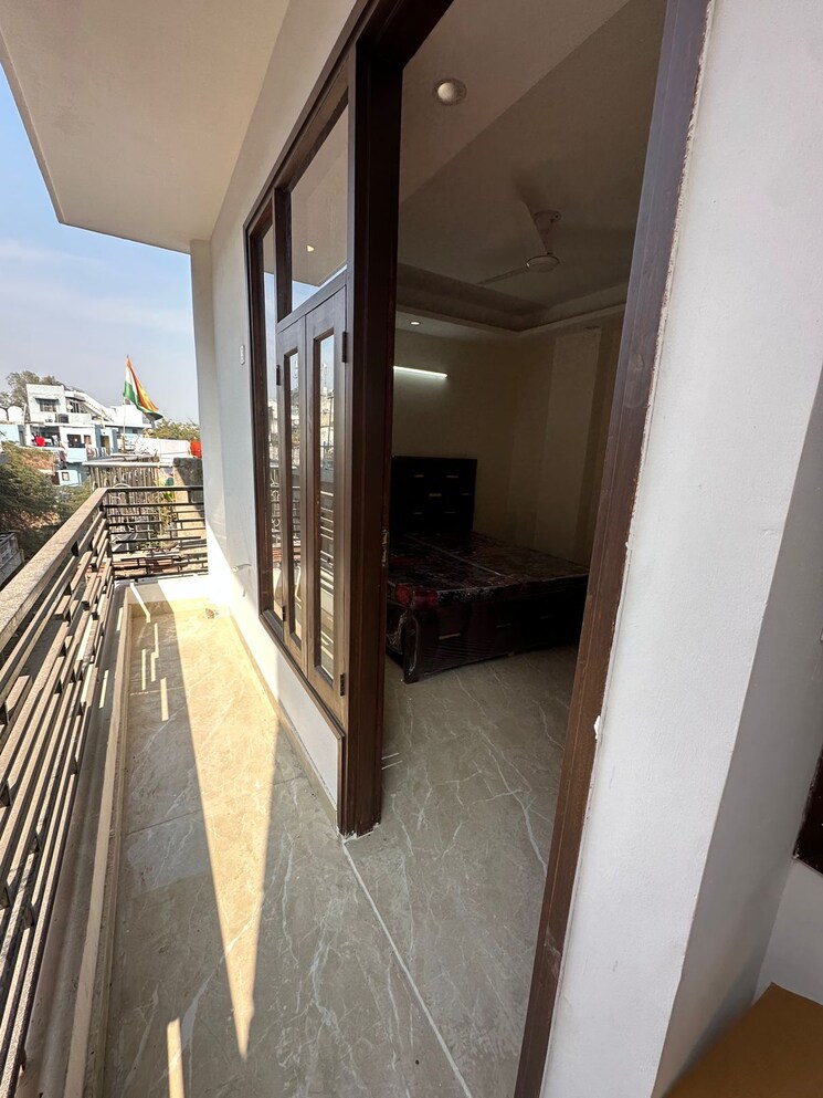 Balcony, freedom fighters enclave 2 Bedroom 950 Sq.Ft. Builder Floor In Freedom Fighters Enclave Delhi 9799626