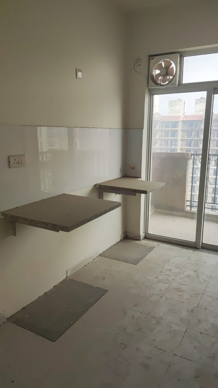 Kitchen, dlf-express-greens 3 Bedroom 1941 Sq.Ft. Apartment In Manesar Sector 1a Gurgaon 9799620