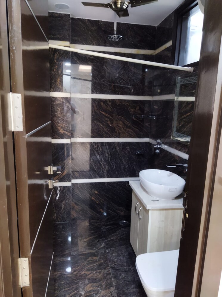 undefined, east of kailash 3 Bedroom 1125 Sq.Ft. Builder Floor In East Of Kailash Delhi 9799685