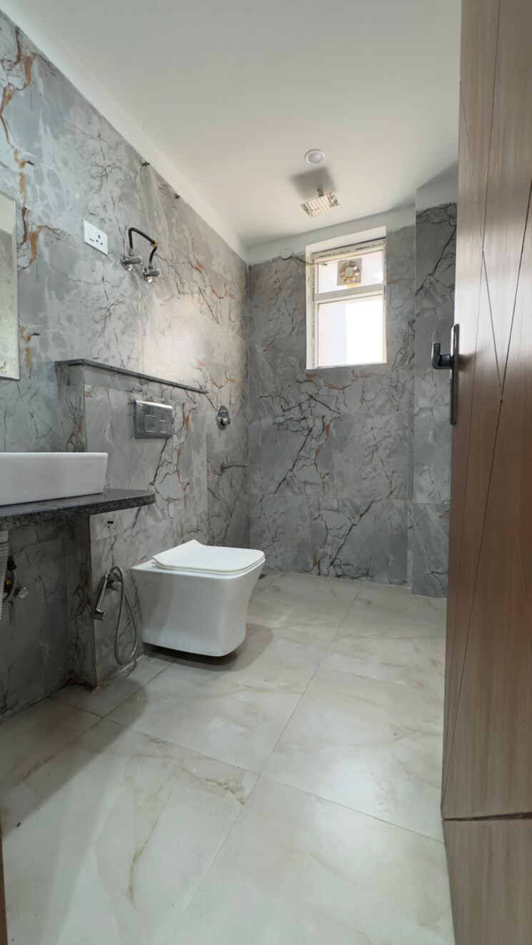 Bathroom, chattarpur 3 Bedroom 1500 Sq.Ft. Builder Floor In Chattarpur Delhi 9799947