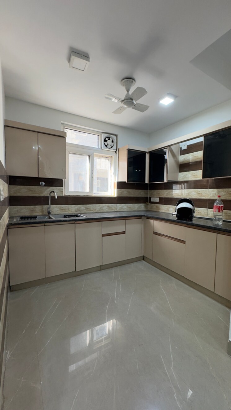 Kitchen, chattarpur 3 Bedroom 1500 Sq.Ft. Builder Floor In Chattarpur Delhi 9799947