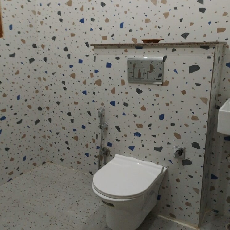 Bathroom, palam vihar extension 3.5 Bedroom 1400 Sq.Ft. Apartment In Palam Vihar Extension Gurgaon 9800085