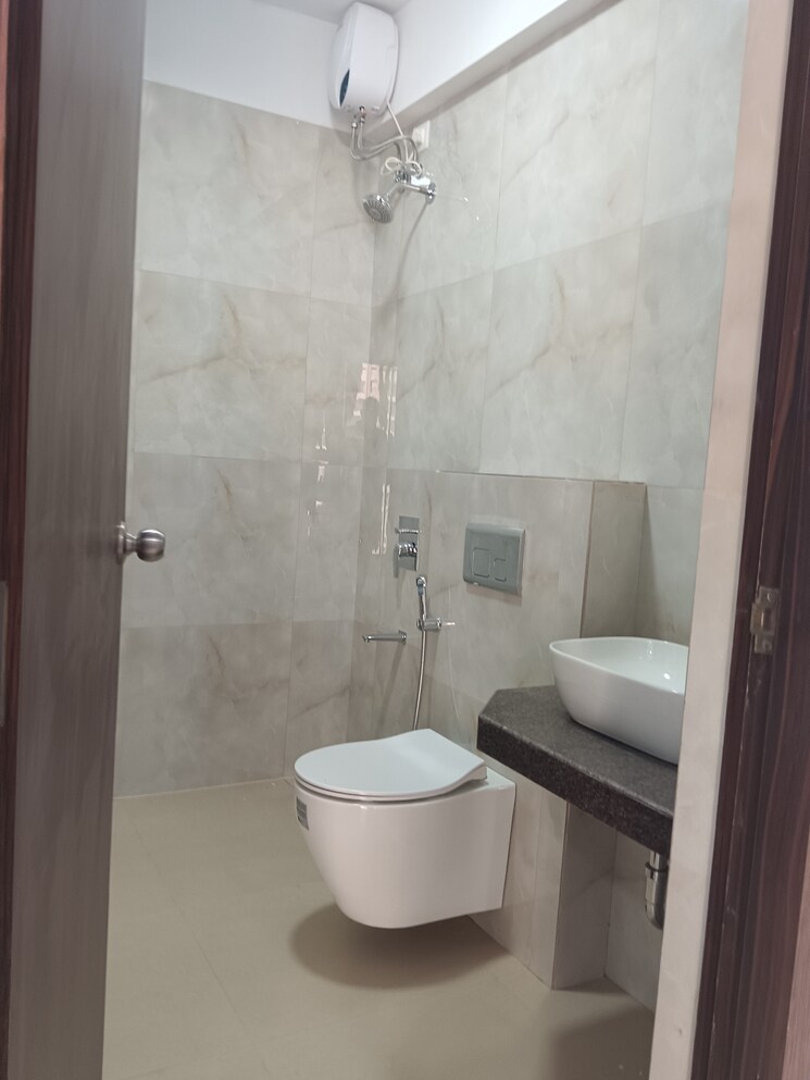 Bathroom, kalpataru-immensa 2 Bedroom 808 Sq.Ft. Apartment In Kolshet Road Thane 9800111