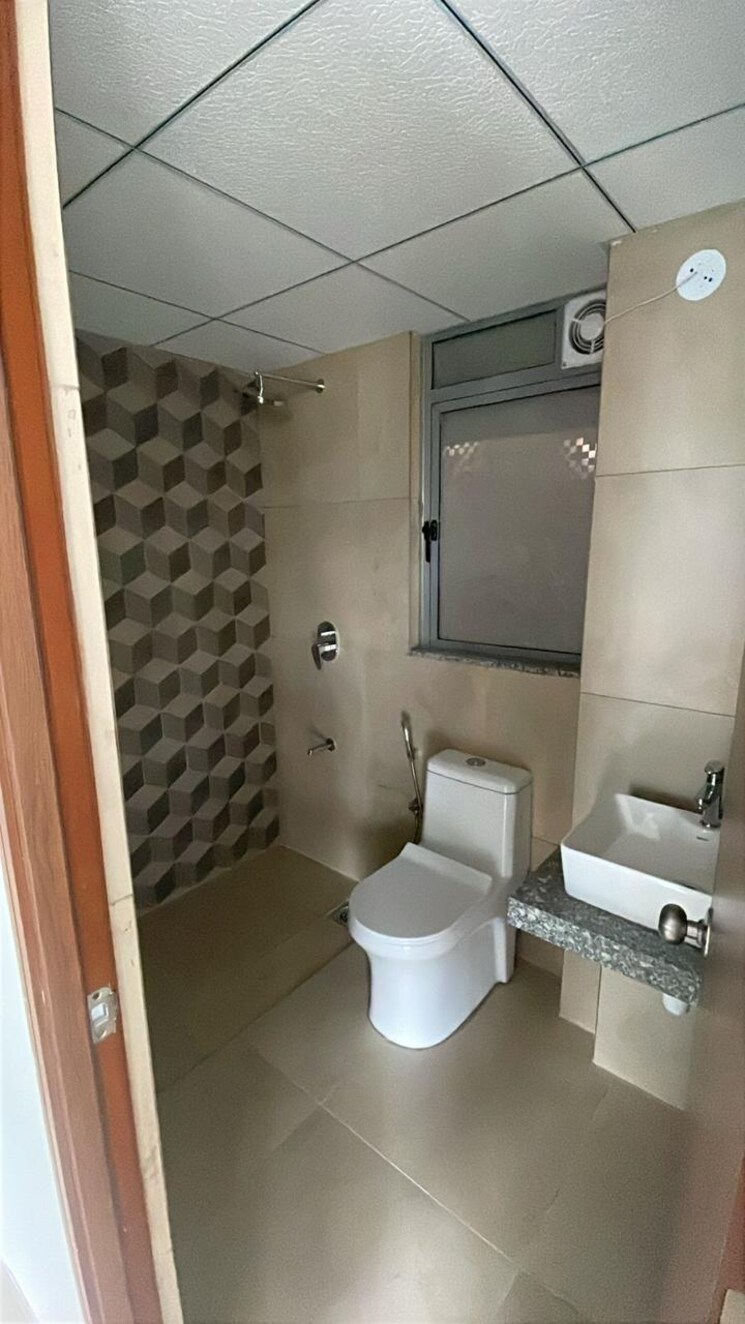 Bathroom, kalpataru-immensa-f 2 Bedroom 700 Sq.Ft. Apartment In Kolshet Road Thane 9800185
