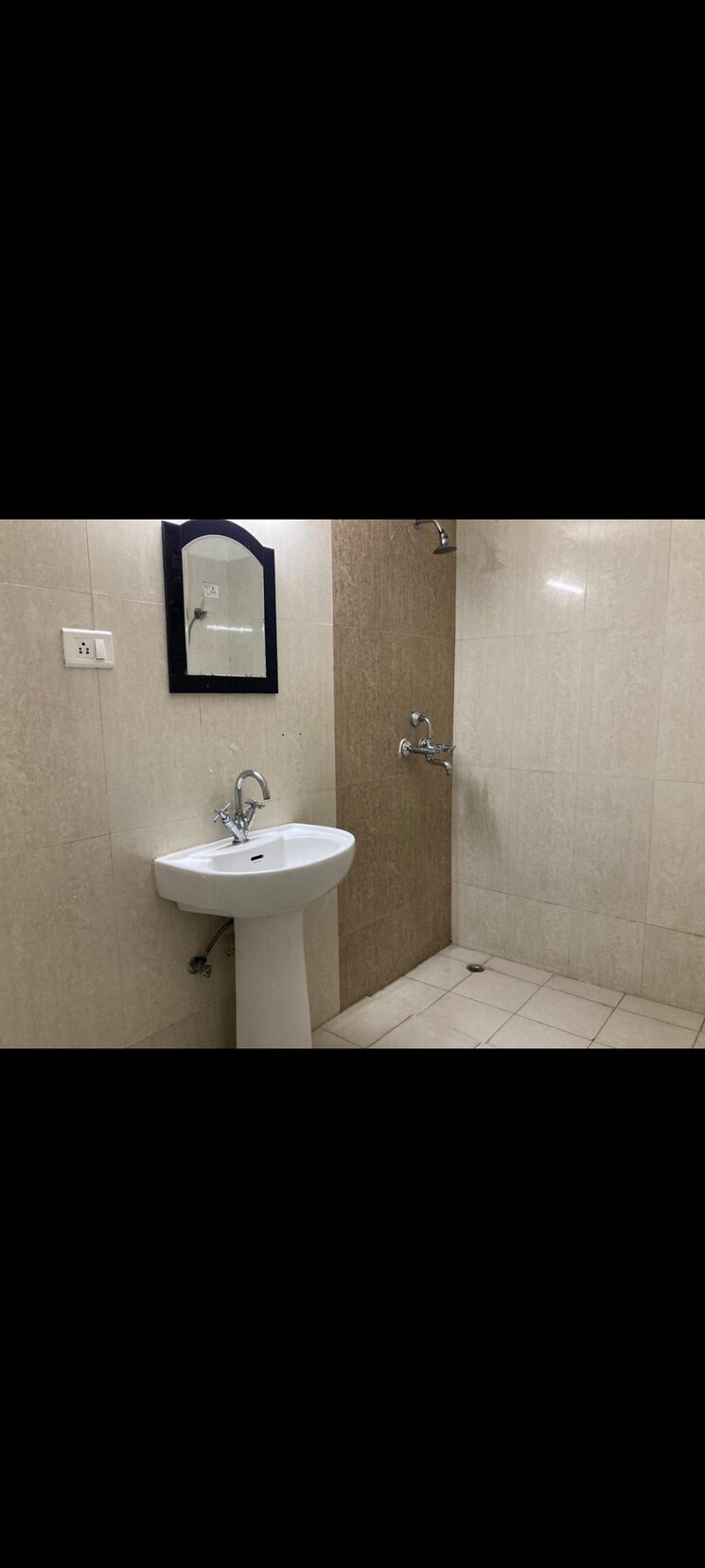 Master Bedroom, antriksh-golf-view 3.5 Bedroom 1910 Sq.Ft. Apartment In Sector 78 Noida 9800377