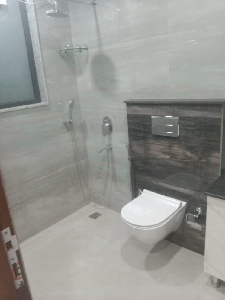 Bathroom, sector 56 2.5 Bedroom 180 Sq.Yd. Builder Floor In Sector 56 Gurgaon 9800391
