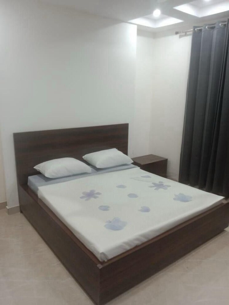 Bedroom, sector 56 2.5 Bedroom 180 Sq.Yd. Builder Floor In Sector 56 Gurgaon 9800391