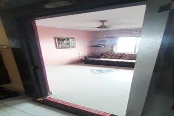1 BHK Flat for Sale in Vile Parle West, Mumbai