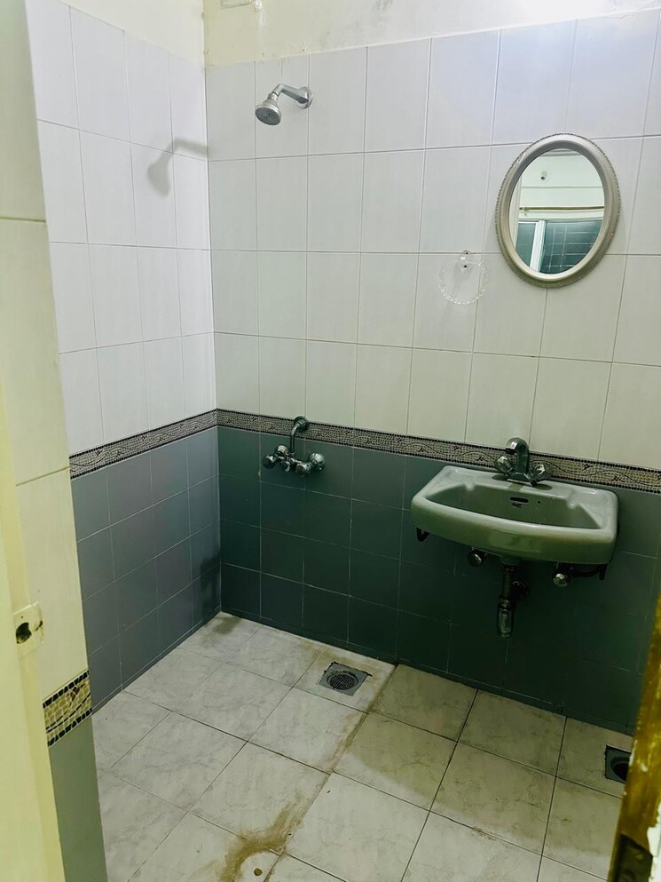 Bathroom, aundh 3 Bedroom 1500 Sq.Ft. Apartment In Aundh Pune 9800501
