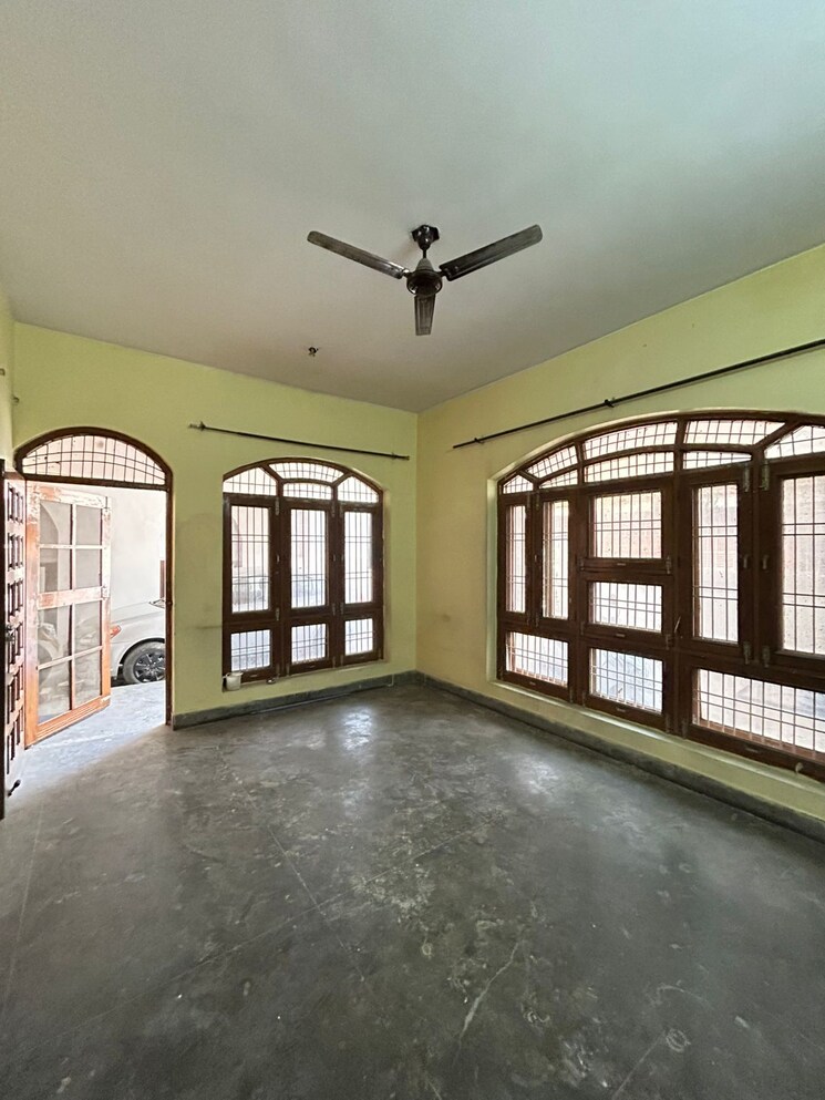 Room, gomti nagar 2 Bedroom 1600 Sq.Ft. Builder Floor In Gomti Nagar Lucknow 9800535