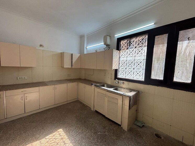 Kitchen, greater kailash ii 3 Bedroom 250 Sq.Yd. Builder Floor In Greater Kailash ii Delhi 9800574