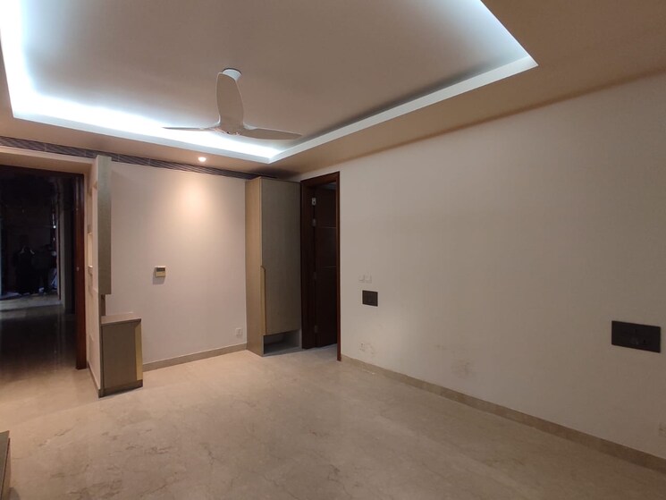 Room, panchsheel park 4 Bedroom 500 Sq.Yd. Builder Floor In Panchsheel Park Delhi 9800583