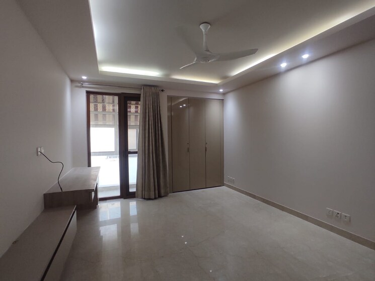 Room, panchsheel park 4 Bedroom 500 Sq.Yd. Builder Floor In Panchsheel Park Delhi 9800583