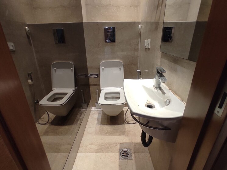 Team Area, panchsheel park 4 Bedroom 500 Sq.Yd. Builder Floor In Panchsheel Park Delhi 9800583