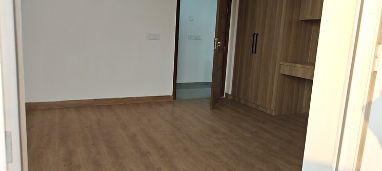 Room, tulip-yellow 3 Bedroom 1704 Sq.Ft. Apartment In Sector 69 Gurgaon 9800609