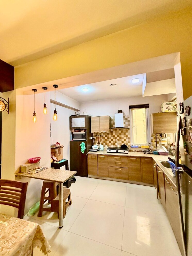 Master Bedroom, tulip-violet 4 Bedroom 2010 Sq.Ft. Apartment In Sector 69 Gurgaon 9800614