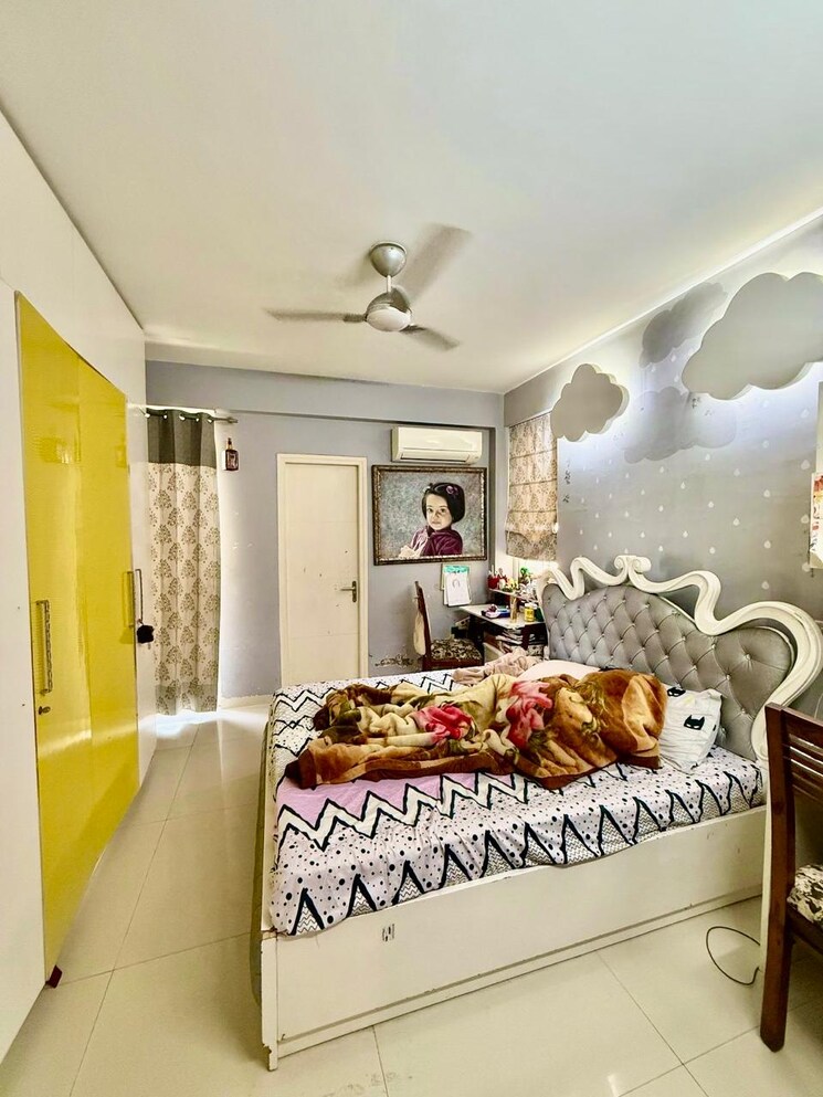 Bedroom, tulip-violet 4 Bedroom 2010 Sq.Ft. Apartment In Sector 69 Gurgaon 9800614