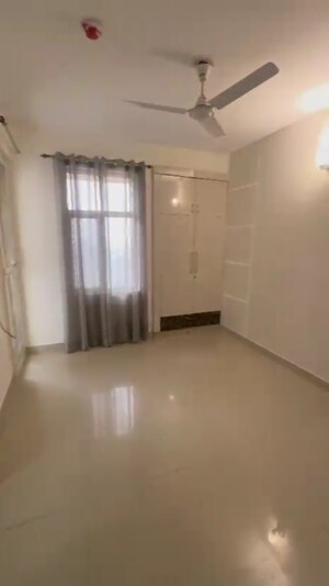 Room in 2.5 BHK Apartment at Nirala Greenshire, Sector 2 Greater Noida – for Sale