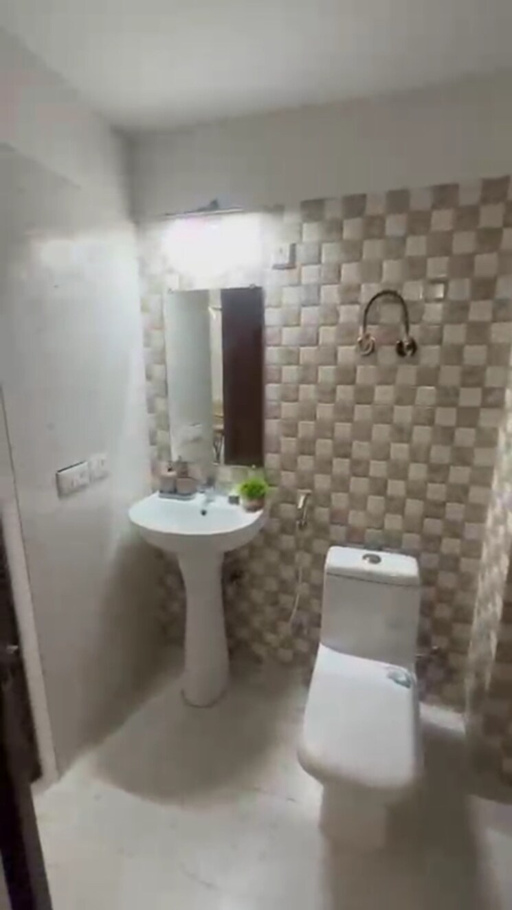 Bathroom, nirala-greenshire 2.5 Bedroom 1060 Sq.Ft. Apartment In Sector 2 Greater Noida Greater Noida 9800654