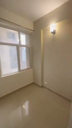 Room in 2.5 BHK Apartment at Nirala Greenshire, Sector 2 Greater Noida – for Sale