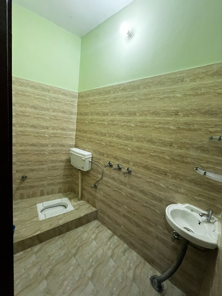 Bathroom, ss-mayfield-gardens 2 Bedroom 1242 Sq.Ft. Builder Floor In Mayfield Garden Gurgaon 9800931