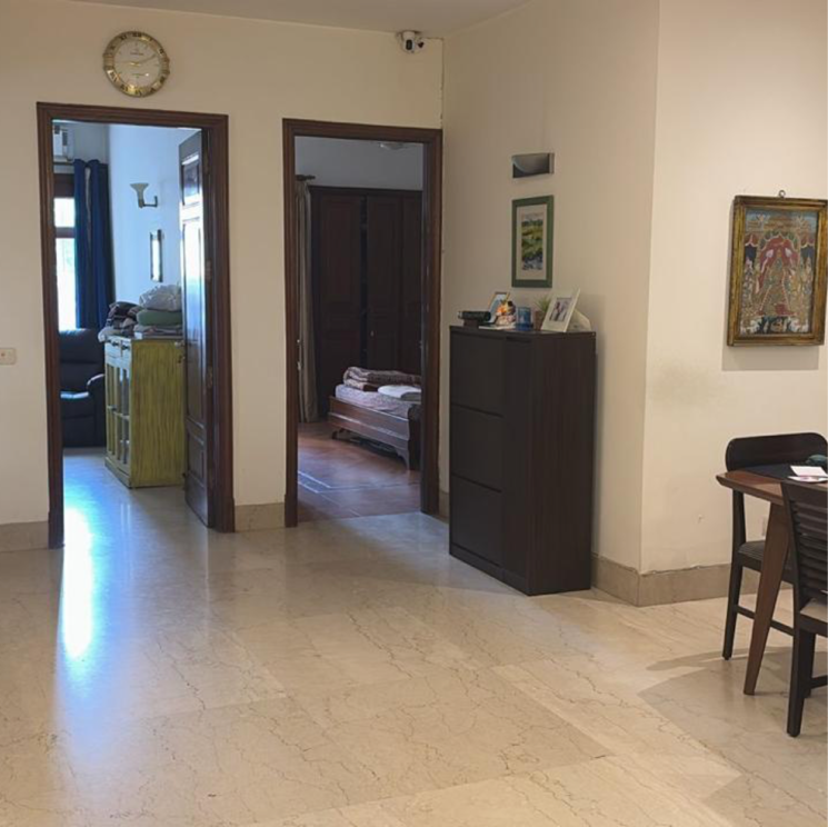 Room, sarvodaya enclave 4 Bedroom 475 Sq.Yd. Builder Floor In Sarvodaya Enclave Delhi 9800940