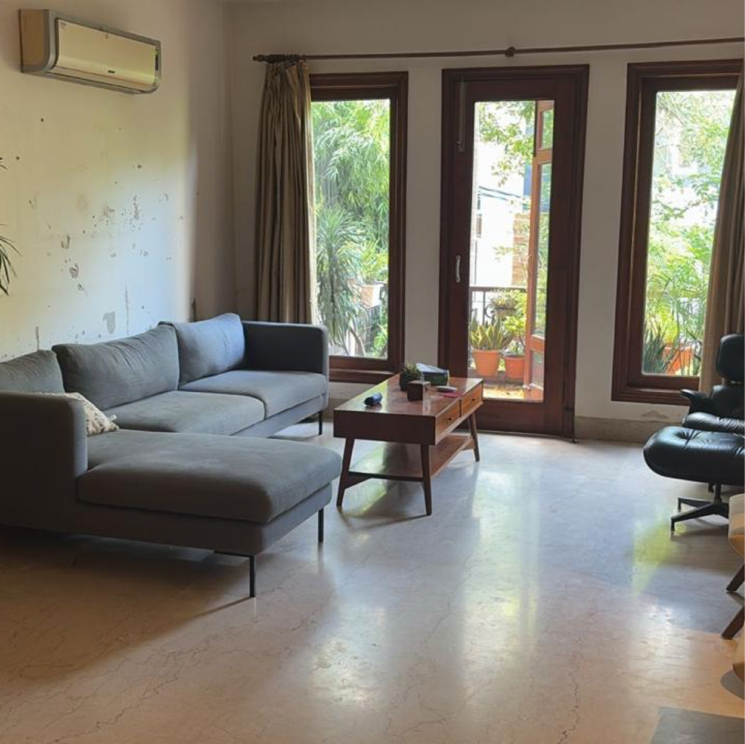 Living Room, sarvodaya enclave 4 Bedroom 475 Sq.Yd. Builder Floor In Sarvodaya Enclave Delhi 9800940