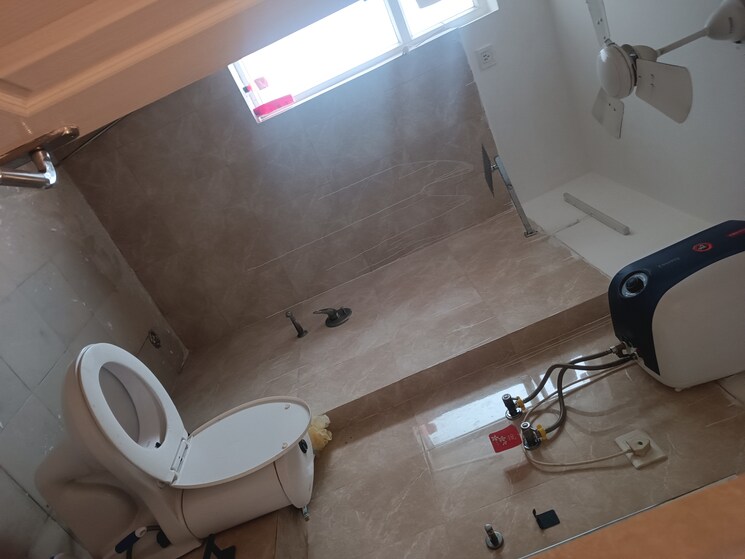 Bathroom, amrapali-heartbeat-city 3 Bedroom 1350 Sq.Ft. Apartment In Sector 107 Noida 9800966