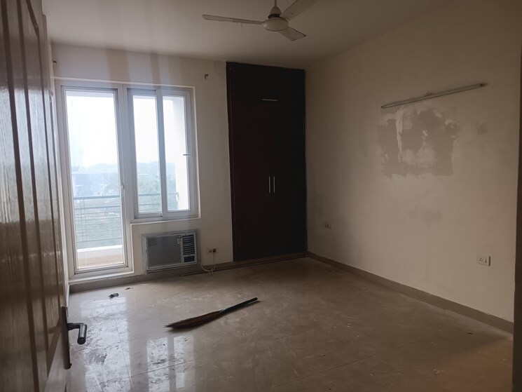 Room, amrapali-heartbeat-city 3 Bedroom 1350 Sq.Ft. Apartment In Sector 107 Noida 9800966