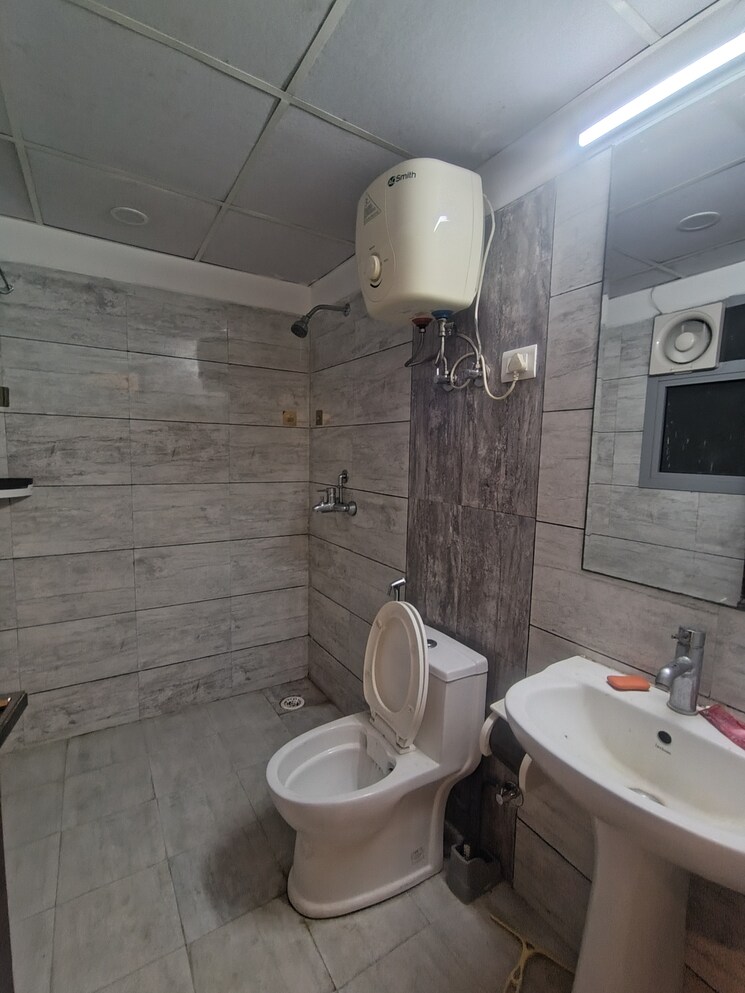 Bathroom, gulshan-bellina 2 Bedroom 597 Sq.Ft. Apartment In Sector 16 Greater Noida Greater Noida 9801335