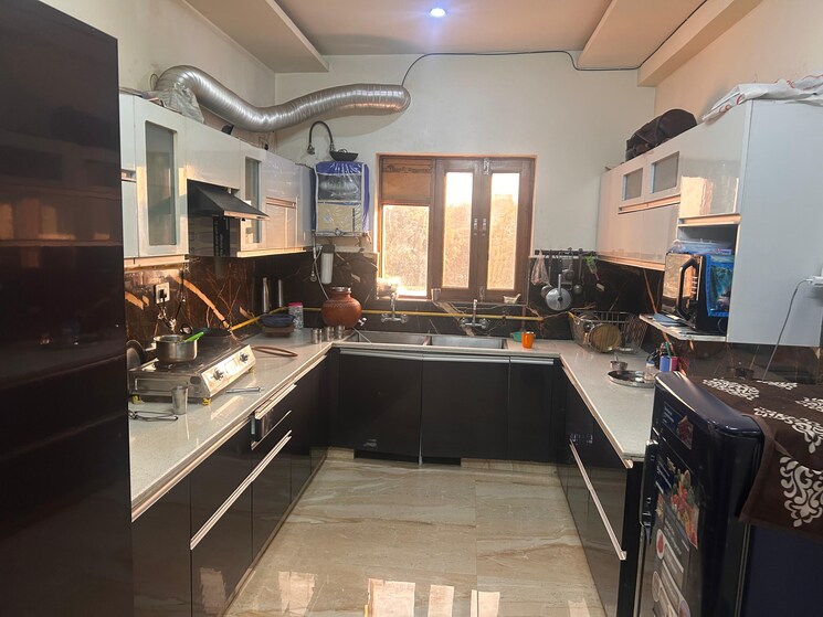 Kitchen, green fields colony 3 Bedroom 250 Sq.Yd. Builder Floor In Green Fields Colony Faridabad 9801436